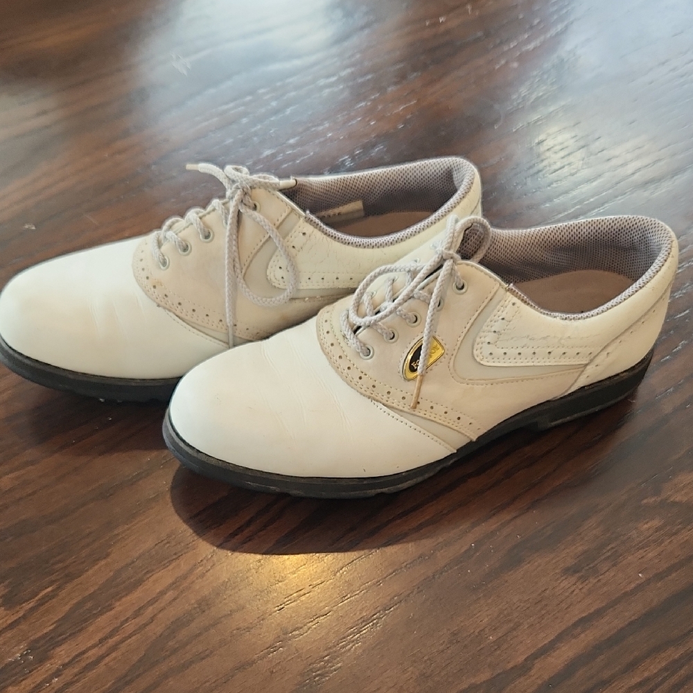 Footjoy Ladies' Ecomfort Golf Shoes Size 7.5 M. Including extra box of spikes.